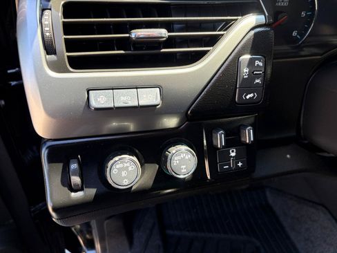 Used 2019 Chevrolet Tahoe Premier w/ RST Edition AWD/4WD image 17