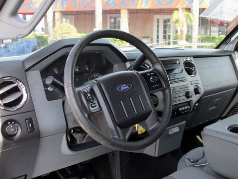 Used 2015 Ford F550 4x4 Crew Cab Super Duty image 18