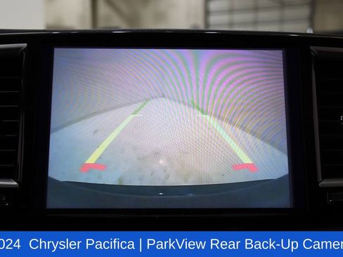 Used 2024 Chrysler Pacifica Touring-L image 14