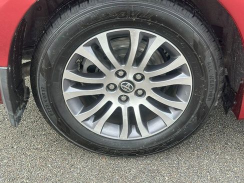 Used 2018 Toyota Sienna XLE Premium image 7