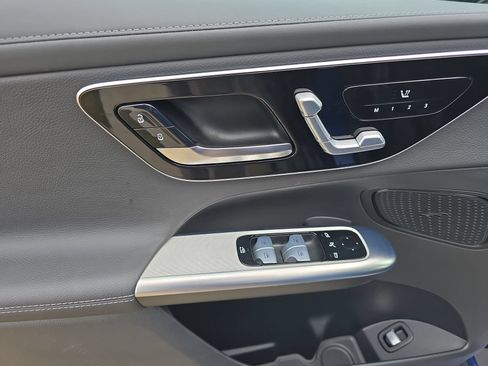 Used 2024 Mercedes-Benz GLC 300 4MATIC w/ AMG Line image 27