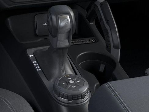 New 2025 Ford Bronco Outer Banks w/ Sasquatch Package image 17