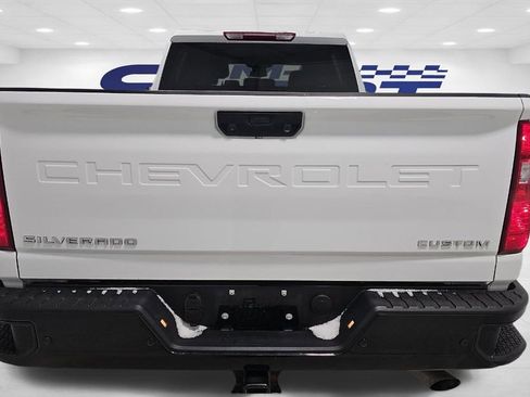 Used 2025 Chevrolet Silverado 2500 Custom w/ Custom Value Package image 5