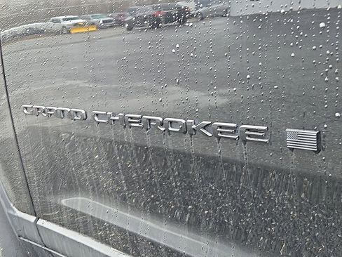 Used 2023 Jeep Grand Cherokee Limited w/ Black Appearance Package image 33