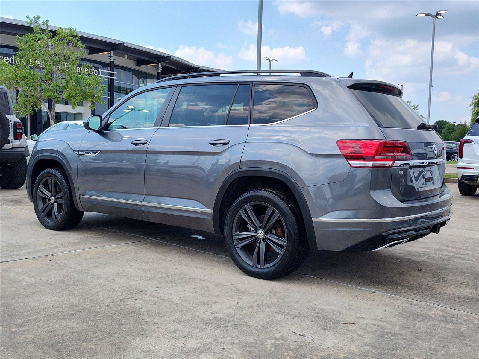 Used 2020 Volkswagen Atlas SE w/ Towing Package FWD image 4