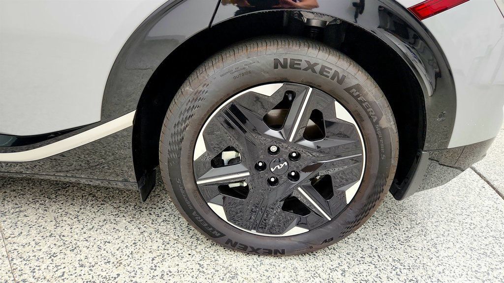 Used 2025 Kia EV6 Wind RWD image 9