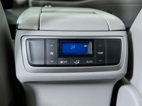 Used 2018 Toyota Highlander XLE image 24