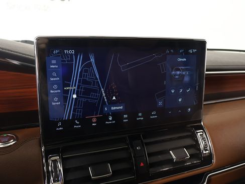 Used 2023 Lincoln Navigator Reserve AWD/4WD image 7