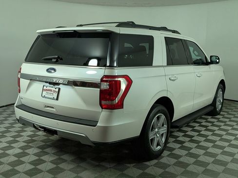 Used 2018 Ford Expedition XLT w/ Equipment Group 201A RWD image 3