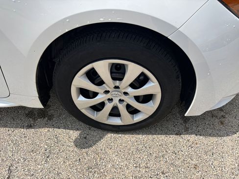 Used 2025 Toyota Corolla LE image 28