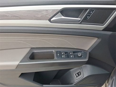 Used 2022 Volkswagen Atlas Cross Sport SE image 12