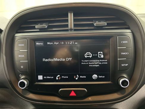 Used 2023 Kia Soul LX w/ LX Technology Package FWD image 14