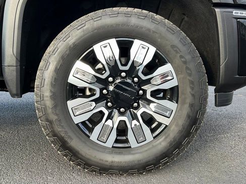 Used 2025 GMC Sierra 2500 Denali image 15