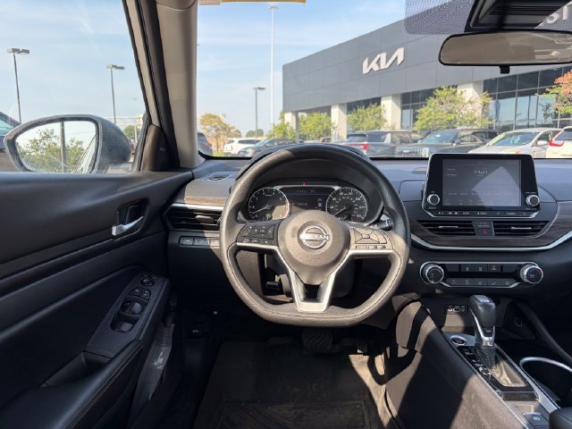 Used 2024 Nissan Altima 2.5 SV AWD/4WD image 3