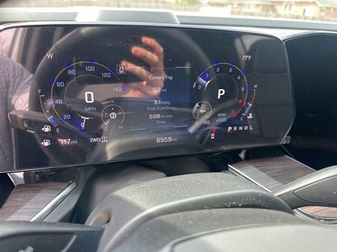 Used 2025 Chevrolet Suburban Premier image 10