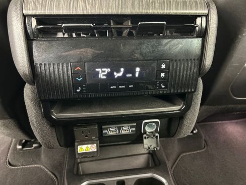 Used 2024 Jeep Wagoneer Series II image 18