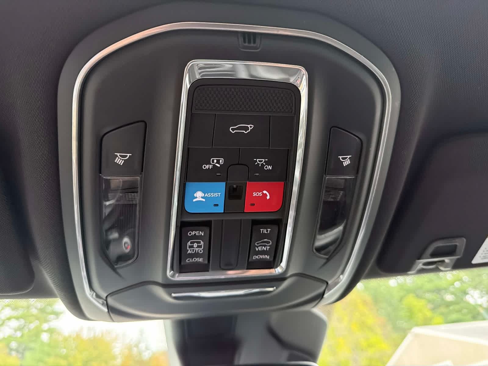 Used 2023 Jeep Grand Cherokee Altitude AWD/4WD image 18