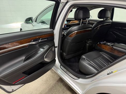 Used 2017 Genesis G90 3.3T Premium image 34