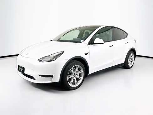Used 2021 Tesla Model Y Long Range AWD/4WD image 3