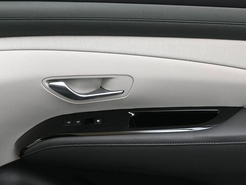 Certified 2025 Hyundai Tucson Limited AWD/4WD image 11
