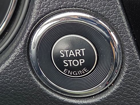 Used 2019 Nissan Rogue SV FWD image 19