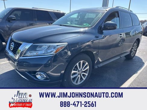 Used 2016 Nissan Pathfinder SV FWD image 1