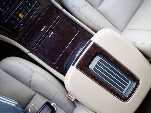 Used 2012 Cadillac Escalade Luxury image 34