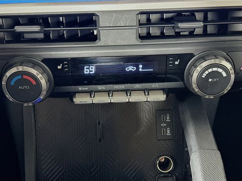 Used 2025 Toyota Tacoma TRD Off-Road image 23