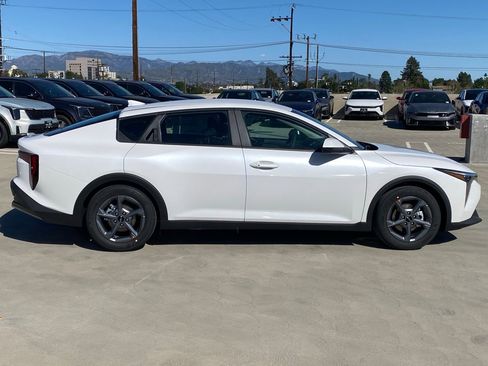 New 2026 Kia K4 LXS image 2