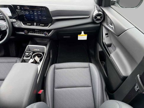 New 2026 Chevrolet Equinox LT w/ Convenience Package II image 13
