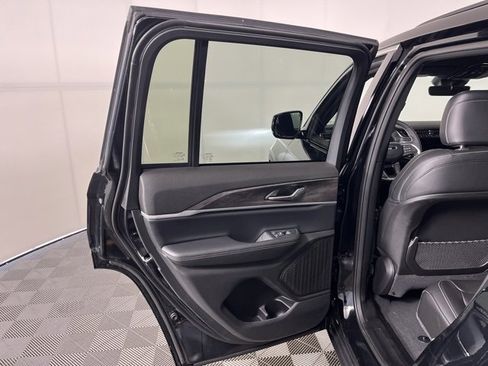 Used 2025 Jeep Grand Cherokee Limited image 39