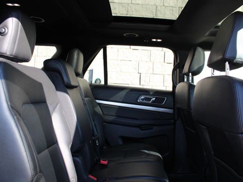 Used 2018 Ford Explorer XLT w/ Equipment Group 202A image 15