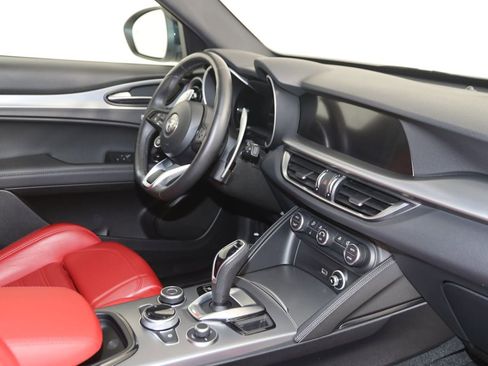 Used 2024 Alfa Romeo Stelvio Veloce image 31