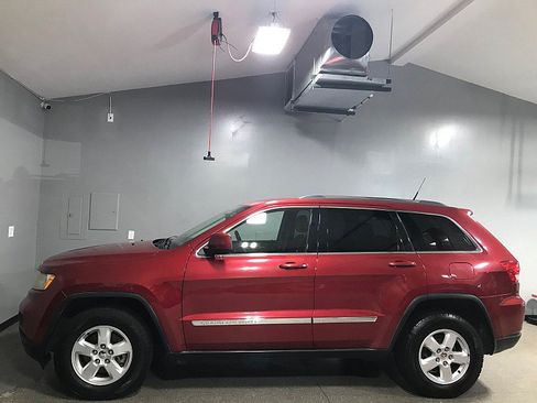 Used 2011 Jeep Grand Cherokee Laredo w/ Security & Convenience Group AWD/4WD image 6