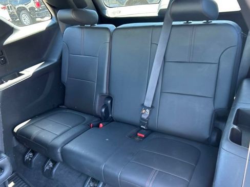 Used 2023 Chevrolet Traverse RS AWD/4WD image 11