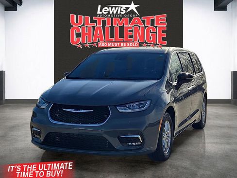 Used 2025 Chrysler Pacifica Select image 1