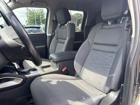 Used 2022 Nissan Frontier SV AWD/4WD image 9