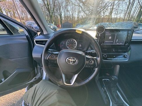 Used 2022 Toyota Corolla Cross LE image 18