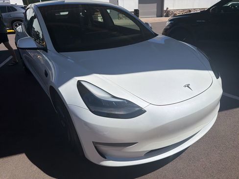Used 2023 Tesla Model 3 Standard Range image 3