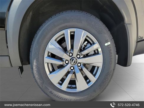 New 2025 Nissan Pathfinder SV image 9