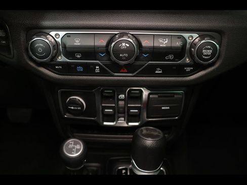 Used 2024 Jeep Wrangler Unlimited AWD/4WD image 23