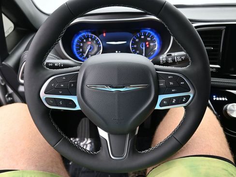 New 2026 Chrysler Pacifica Select image 15