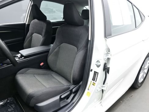 Used 2025 Toyota Camry LE image 11