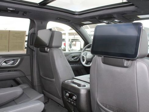 Used 2024 Chevrolet Tahoe Z71 w/ Luxury Package AWD/4WD image 19