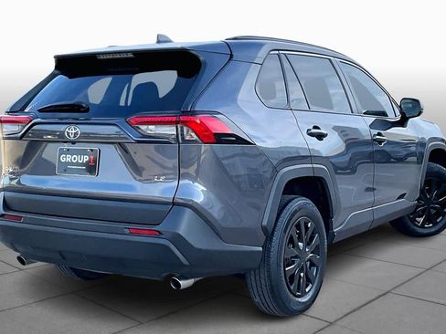 Used 2021 Toyota RAV4 LE image 11