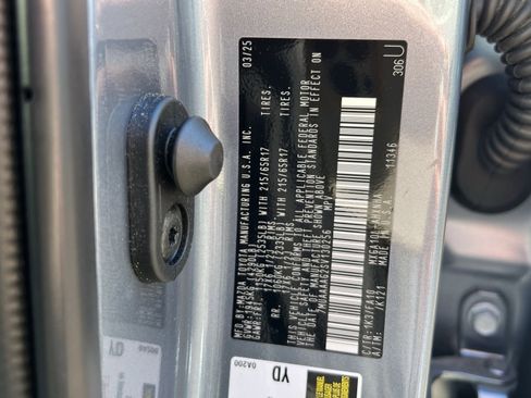 Used 2025 Toyota Corolla Cross L image 28