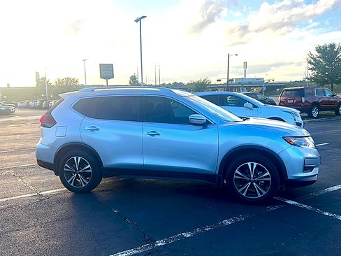 Used 2020 Nissan Rogue SV w/ Premium Package FWD image 4