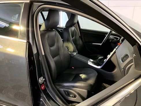 Used 2015 Volvo V60 T5 Platinum image 7
