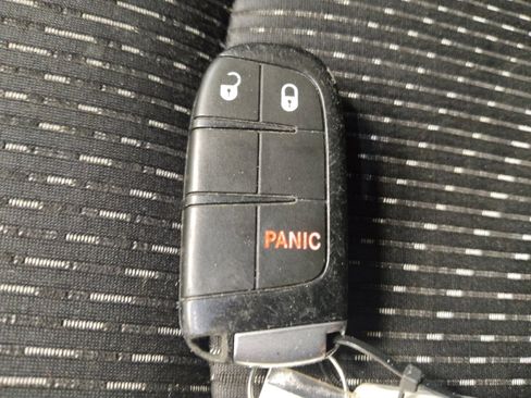 Used 2019 Dodge Journey SE FWD image 32