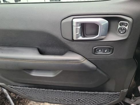Used 2022 Jeep Wrangler Unlimited Sahara AWD/4WD image 16